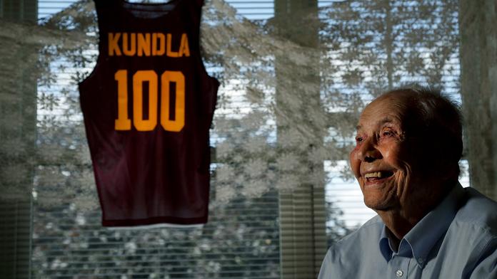 Zemřel John Kundla, bývalý kouč legendárních Lakers. Bylo mu 101