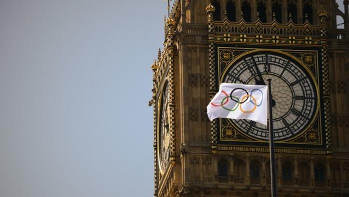 Británií zněly tisíce zvonů, které předznamenaly olympiádu