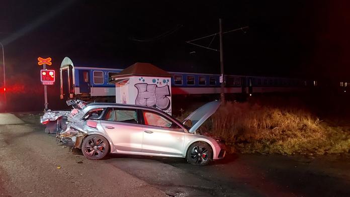 Nehoda osobního auta a vlaku v Prostějově