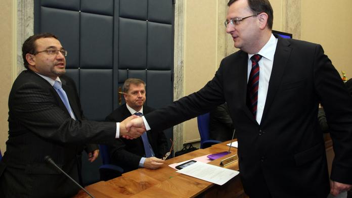 Nečas nehodlá odvolat ministra Dobeše, prý by to bylo předčasné
