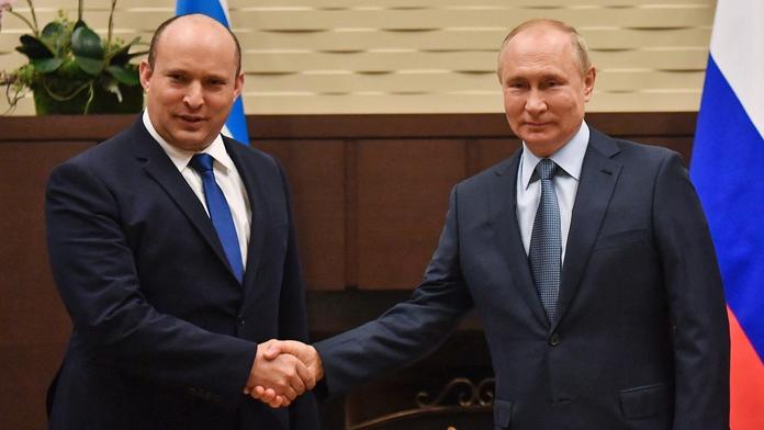 Putin přijal v Moskvě izraelského premiéra, ten pak volal Zelenskému