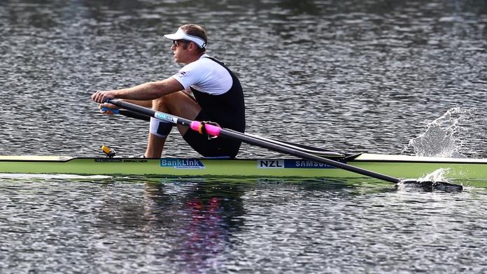 Velký rival veslaře Synka skončil při tréninku pod koly auta
