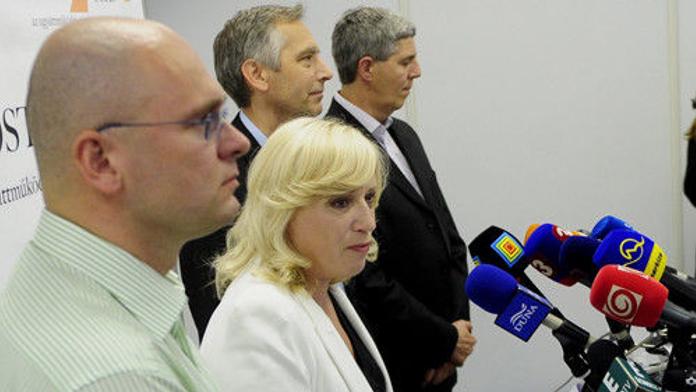 Slovenská vláda sníží úředníkům platy, odměny i odstupné