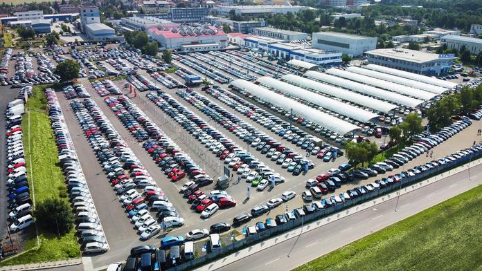 AAA AUTO darovalo 100 000 korun na opravu románského kostela v Dolních Chabrech