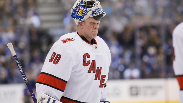 Rolbař, který po čtyřicítce nastoupil v NHL. Kdo je nový hrdina Caroliny?