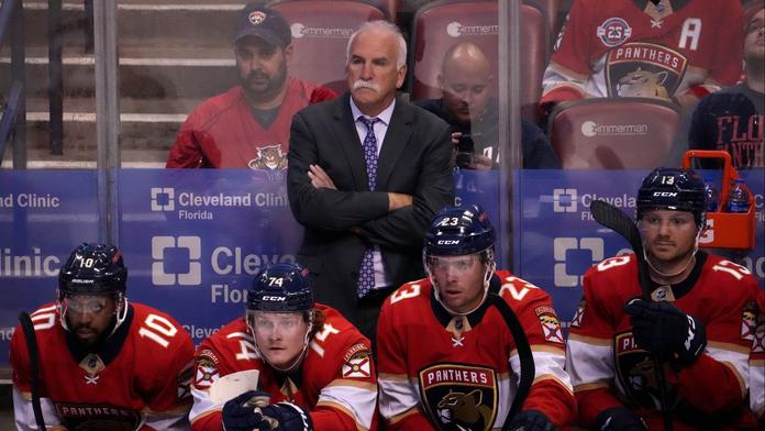 Sexuální skandál dohnal i zkušeného kouče NHL, ve Floridě rezignoval