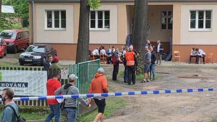 Za kolapsem 20 studentů v Sokolově je podle policie davová psychóza!