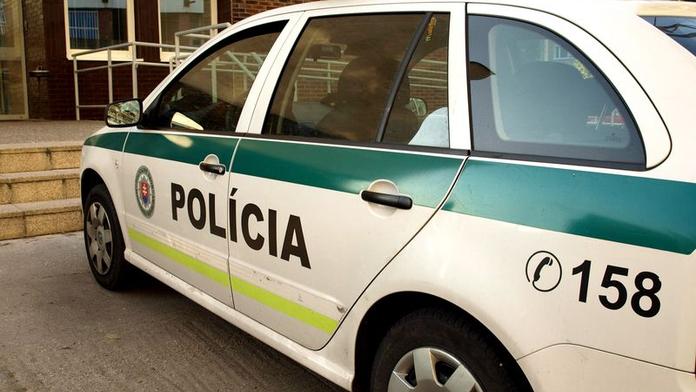 Důchodkyně přepadla na Slovensku banku kladivem