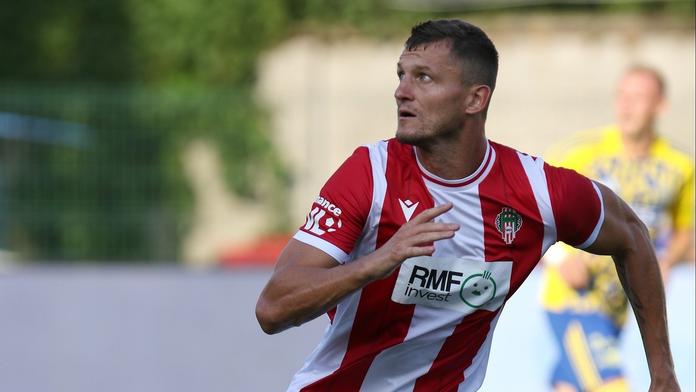 Bojovník Necid. Elitní kanonýr odehrál několik zápasů se zlomeným žebrem