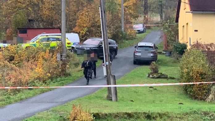 Zemřel senior podezřelý z dvojnásobné vraždy ve Smržovce