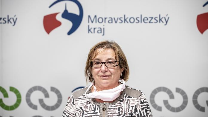 Nová hlavní hygienička sdílela rasistický vtip. "Nechápu to," hájí se