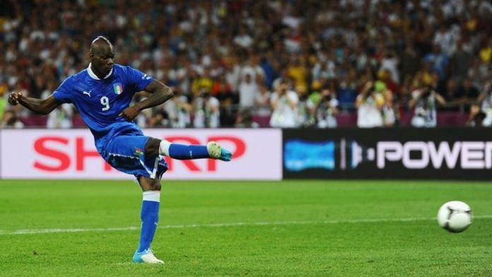 Balotelli hrál skvěle, chválil po penaltové loterii italský kouč