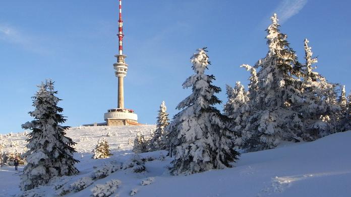 Na Praděd jen s rezervací? Kraj bojuje s návalem lyžařů i turistů