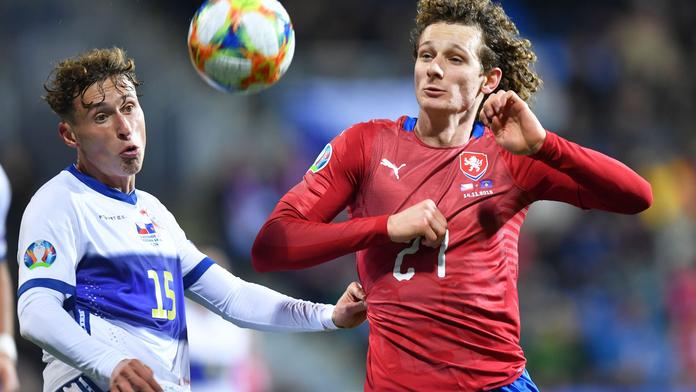 Pokuta skoro půl milionu! FAČR zaplatí za provokace fanoušků