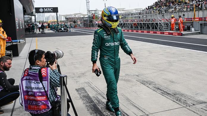 Bizarní moment. Alonso se na trati v Číně ztratil, musel se otáčet