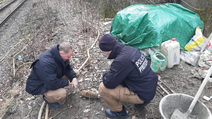 Nález bomby zastavil vlaky v Praze. Na místě zasahoval pyrotechnik
