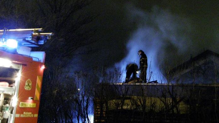 Důchodci shořela střecha nad hlavou