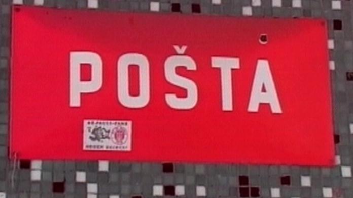 Pošťačka házela dopisy rovnou do koše