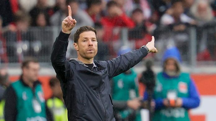 Velký přestup na obzoru. Bílý balet má prý přece jen převzít Xabi Alonso