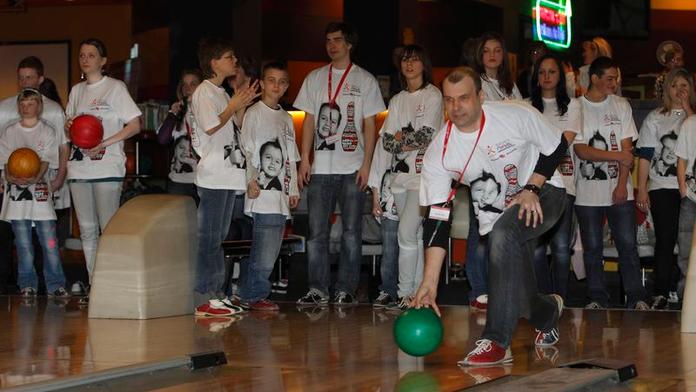 Hvězdy z Novy na BOWLINGU: Zahrály si s DĚTMI z dětských domovů