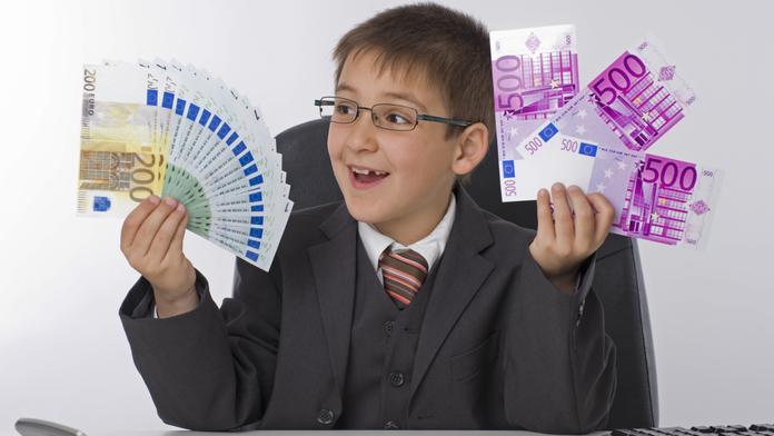 Školák (10) prohledával šuplíky. V hotelovém pokoji našel téměř 10 tisíc!