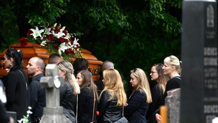 S hrdinou z Vrútek se loučily stovky lidí. Zesnulý učitel měl těžký život