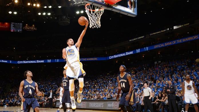Curry v premiéře zářil, nastřílel 40 bodů. Na NBA dorazil i Obama