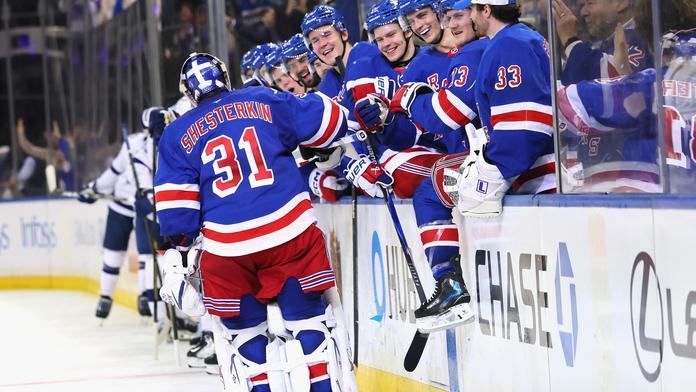 Neuvěřitelný moment v NHL. Gólman Rangers skóroval přes celé hřiště