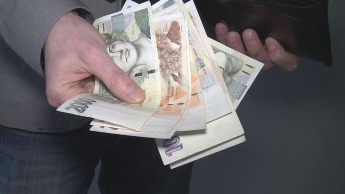 Desetitisíce korun poletovaly ulicemi Brna! Majitel už se našel