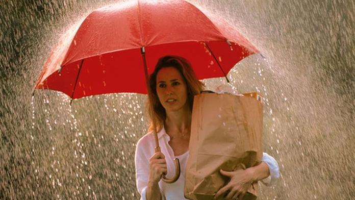 VÝSTRAHA: Část Česka zasáhl vydatný déšť. Meteorologové varují i před povodněmi