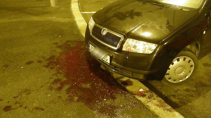Pobodali ho před barem. "Myslel jsem, že je mrtvý," říká kamarád
