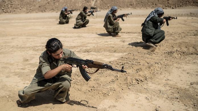 Kurdští milicionáři si v Česku otevřeli náborovou kancelář
