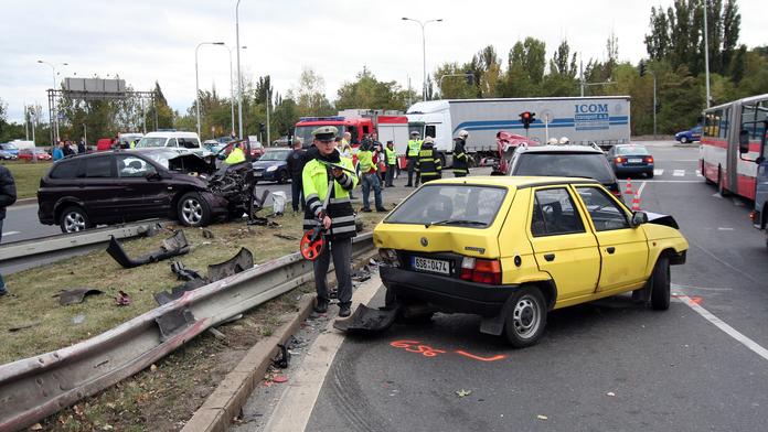R10 blokovala nehoda! PROVOZ JE UŽ OBNOVEN