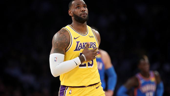 Golden State prolomili trápení, LeBron řádil proti Oklahomě