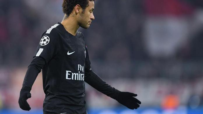 Zostuzený Neymar! Co na něj házeli fanoušci soupeře?