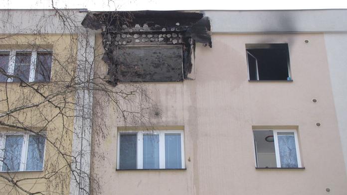 Byt v 5. patře zachvátily plameny, děti se nadýchaly hustého kouře