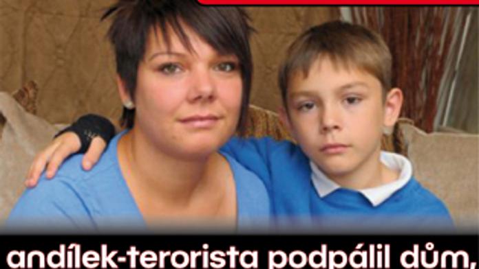 ZOUFALÁ RODINA: andílek-terorista podpálil dům, shodil dědu ze schodů...