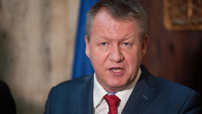 Trasovat nestíhají, ale buzerovat jo! Řediteli nemocnice vadí kontrola z hygieny