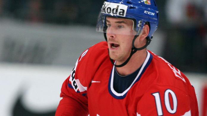 Červenka boj o NHL vzdal. Radši jde za Růžičkou do Chomutova