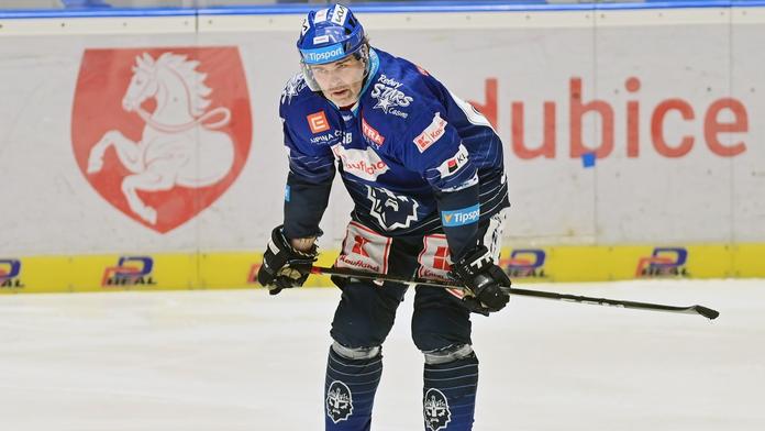 Jaromír Jágr v extraligovém zápase proti Pardubicím