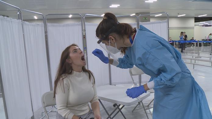 Chyba v systému: Žena měla pozitivní test, rodinu do karantény neposlali