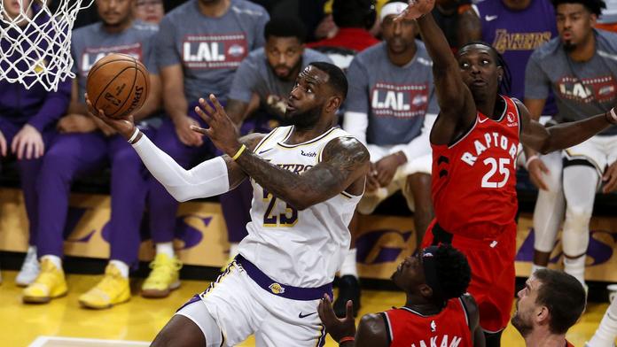 LeBron má další triple-double, zářil i Antetokounmpo
