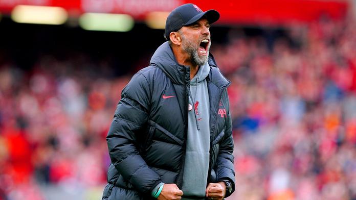 A co strečink, pane trenére? Klopp po oslavách Liverpoolu odkulhal v bolestech