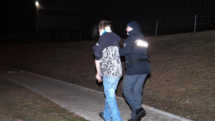 Policistům na Novojičínsku ujížděl zdrogovaný řidič, zastavit ho pomohl odvážný řidič kamionu!