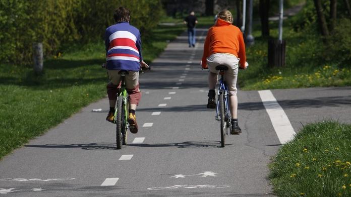 Cyklista zvrhle obtěžoval chodkyni. Vypátral ho pes