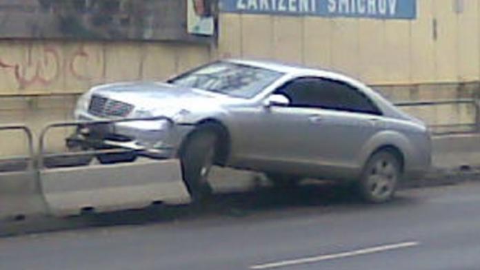 Zapasoval mercedes do svodidel