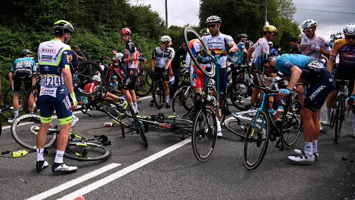 Neukázněná fanynka z Tour de France dostala pokutu. Kolik musí zaplatit?