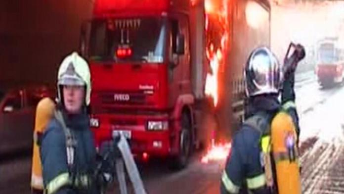 Rumunský kamion strhl trolej, tramvaje nejely několik hodin