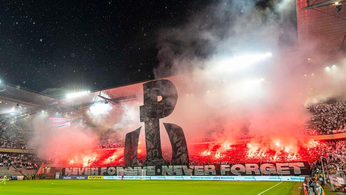 Nepříjemnost pro Legii v souboji se Slavií. UEFA jí zavřela část stadionu