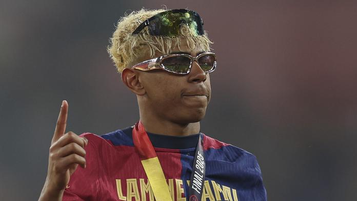 Z Yamala bude chlap. Fotbalista chystá velkou oslavu, dorazit má i Hamilton
